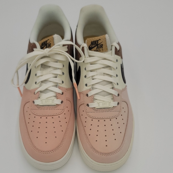 Nike Multicolor Sneakers with Comfort and Style - Picture 2 of 5